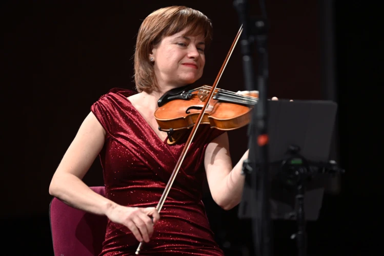 Струнен Квартет ФРОШ | Мигел Трапага Санчес – китара  3